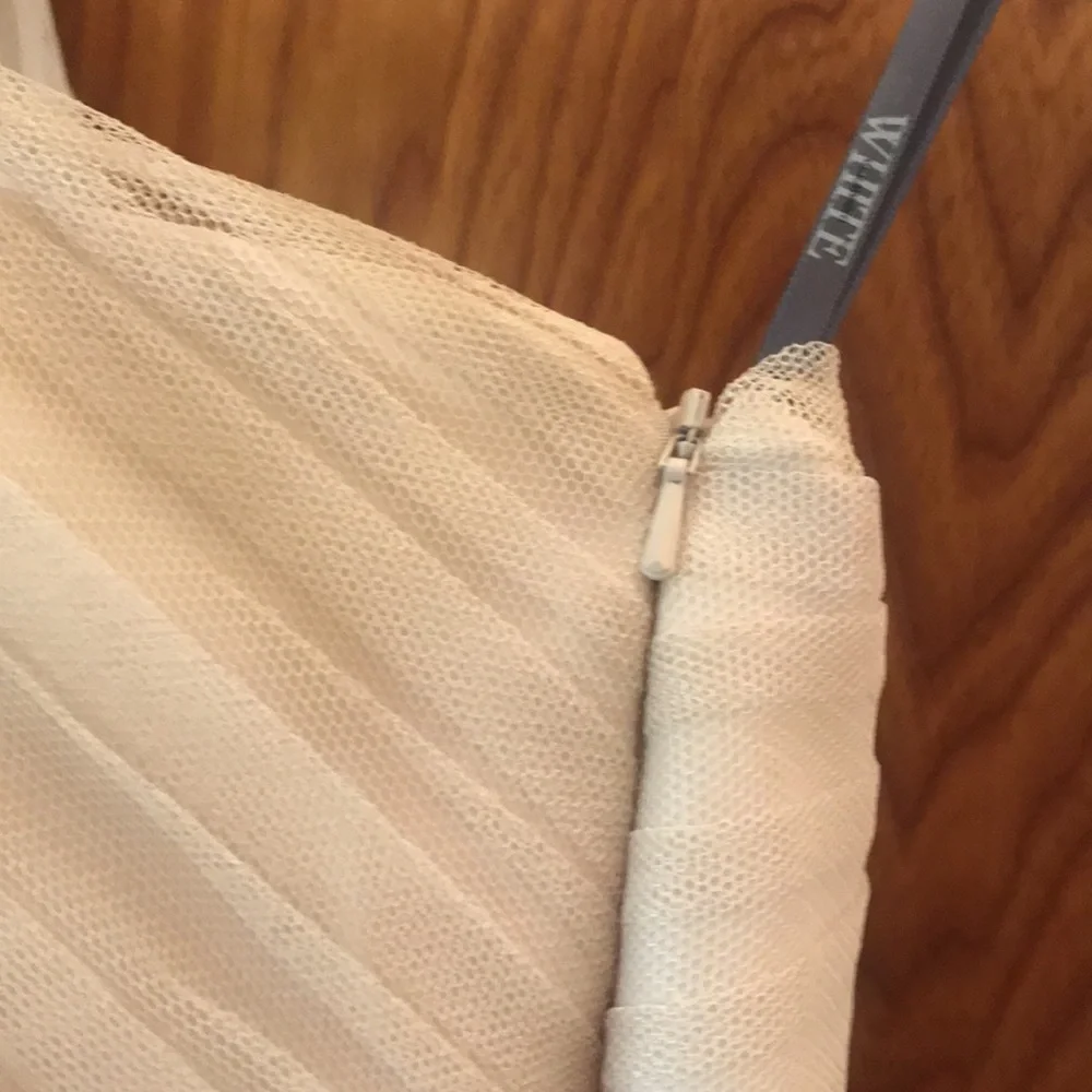 Vera Wang White Line Dress - Picture 4 of 5